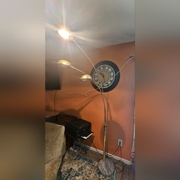 Couch with pillows lamps - Picture 4 of 4